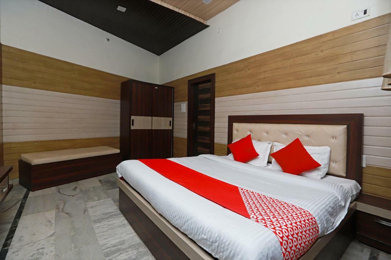 Oyo 37971 Mayur Resort Mathura Exterior foto
